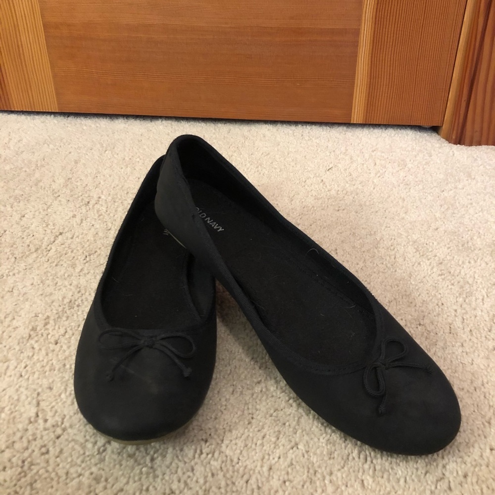 Old navy black slip on’s